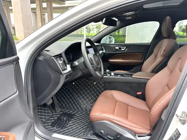 Volvo S60 — Фото автомобиля 10
