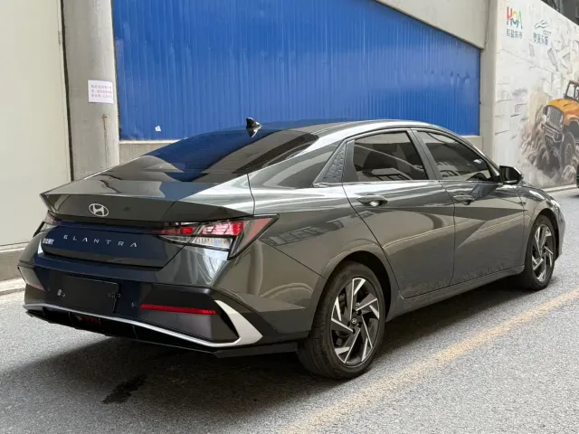 Hyundai Elantra — Фото автомобиля 4