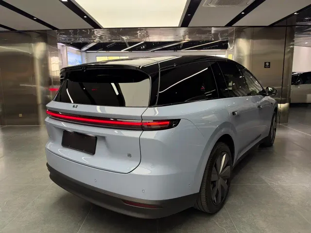 Li Auto i8 — Фото автомобиля 15