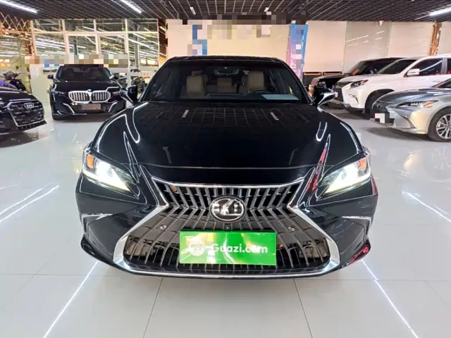 Lexus ES — Фото автомобиля 2