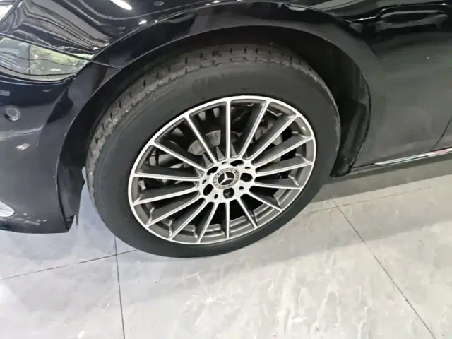 Mercedes-Benz E-Class — Фото автомобиля 22