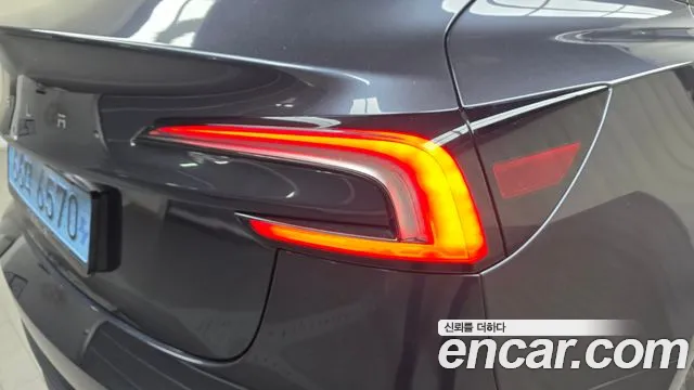 Tesla Model 3 — Фото автомобиля 8