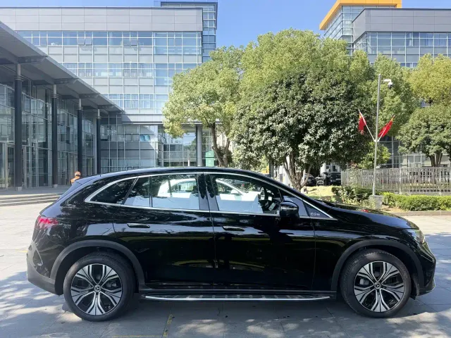 Mercedes-Benz EQE SUV — Фото автомобиля 6