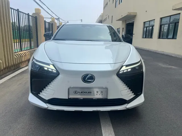 Lexus RZ — Фото автомобиля 3
