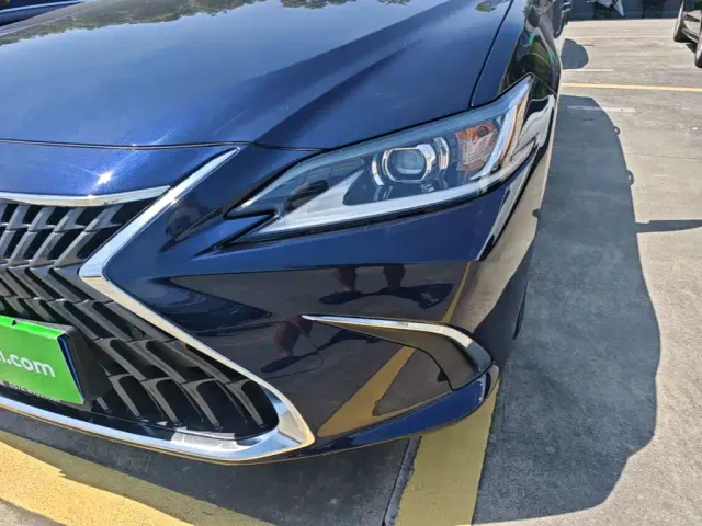 Lexus ES — Фото автомобиля 23