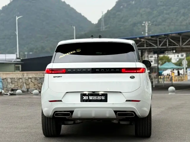 Land Rover Range Rover Sport — Фото автомобиля 15