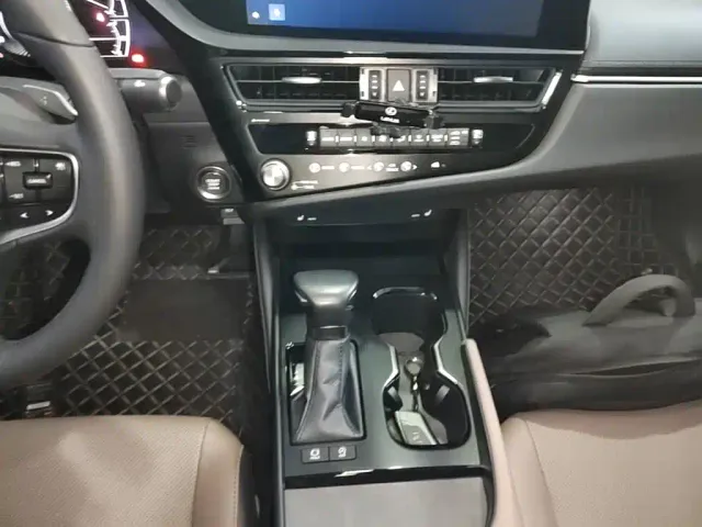 Lexus ES — Фото автомобиля 13
