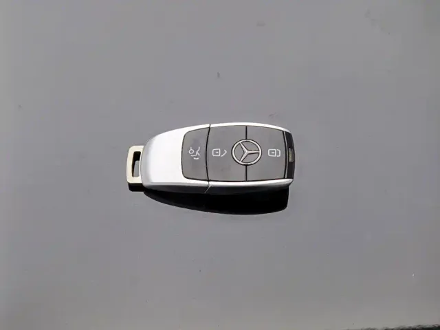 Mercedes-Benz E-Class — Фото автомобиля 19
