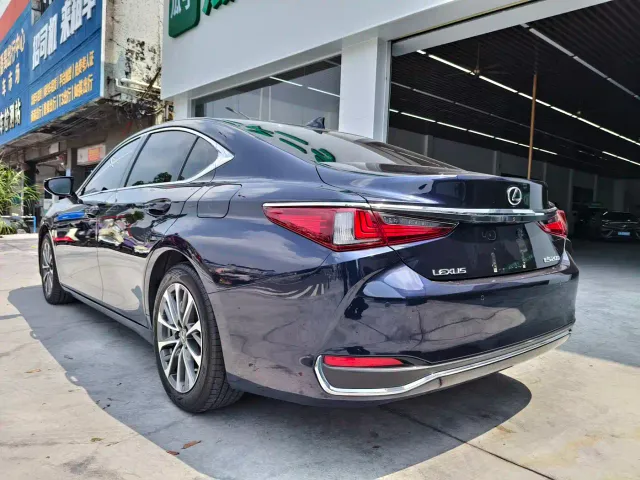 Lexus ES — Фото автомобиля 13