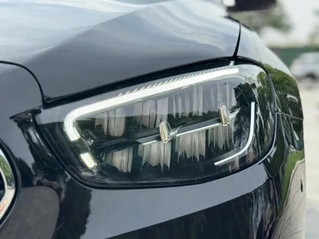 Mercedes-Benz E-Class — Фото автомобиля 23