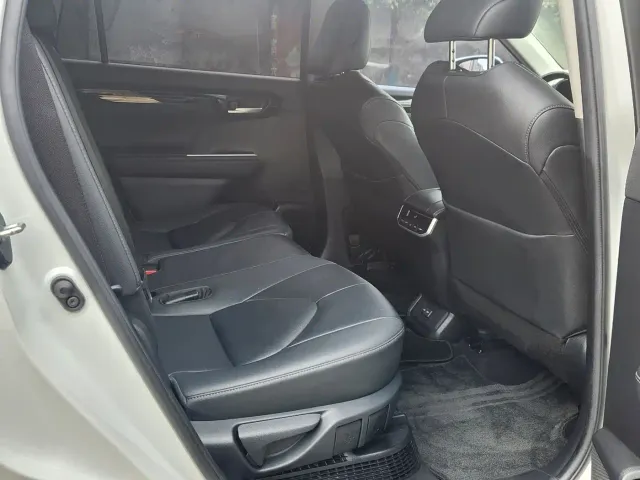 Toyota Highlander — Фото автомобиля 16
