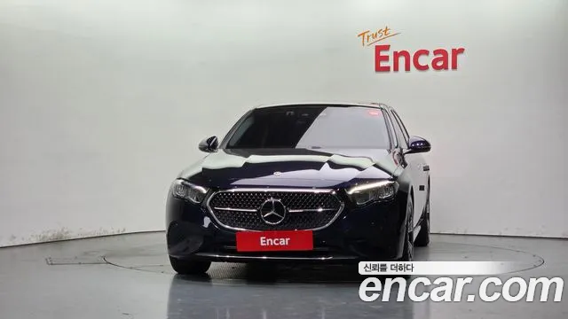 Mercedes-Benz E-Class — Фото автомобиля 3