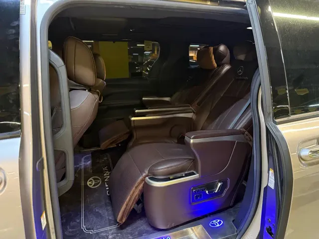 Toyota Sienna — Фото автомобиля 3