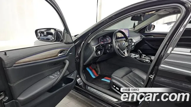 BMW 5 Series G30 — Фото автомобиля 10