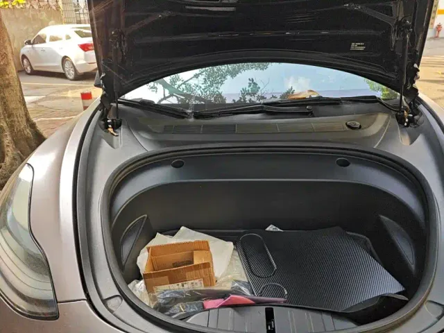 Tesla Model 3 — Фото автомобиля 21