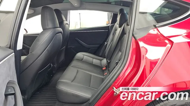 Tesla Model 3 — Фото автомобиля 26