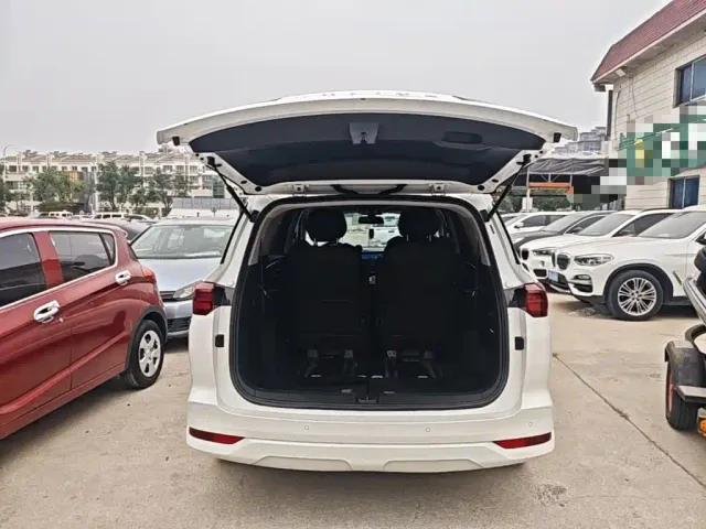 Wuling Victory — Фото автомобиля 18