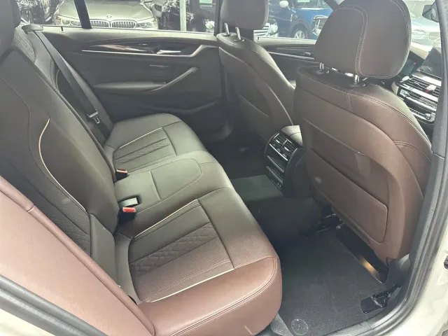 BMW 5 Series — Фото автомобиля 6