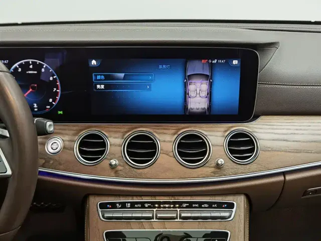 Mercedes-Benz E-Class — Фото автомобиля 12