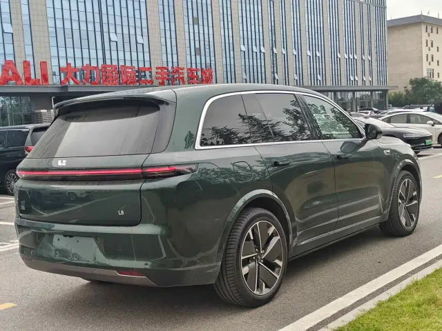 Li Auto L8 — Фото автомобиля 11