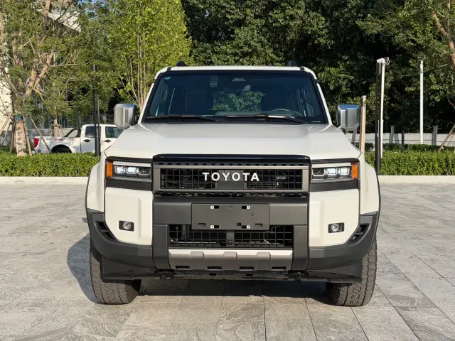 Toyota Prado — Фото автомобиля 2