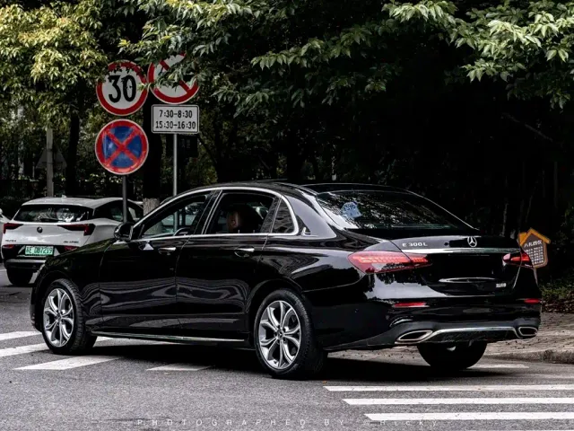 Mercedes-Benz E-Class — Фото автомобиля 11
