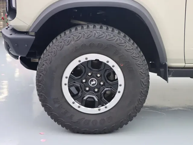 Ford Bronco — Фото автомобиля 4