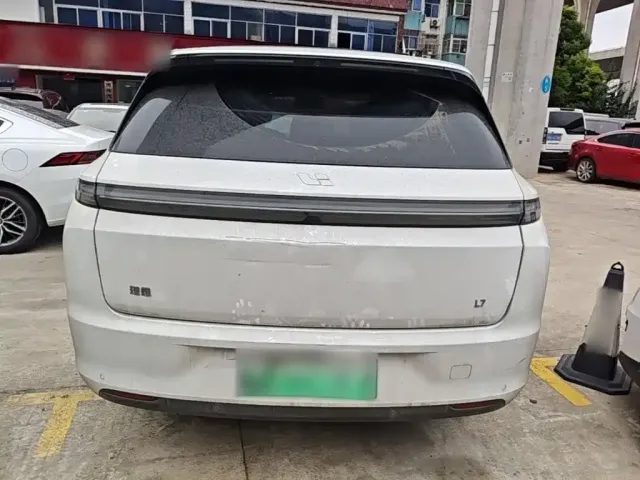 Li Auto L7 — Фото автомобиля 5