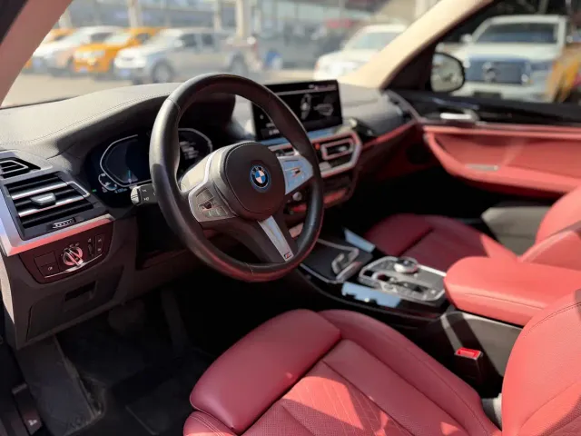 BMW iX3 — Фото автомобиля 4
