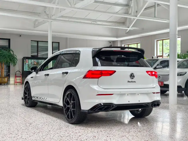 Volkswagen Golf — Фото автомобиля 16