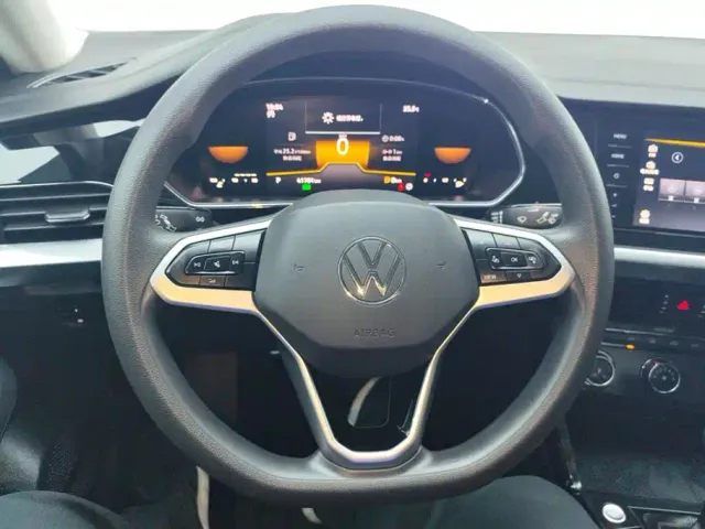 Volkswagen Passat — Фото автомобиля 15