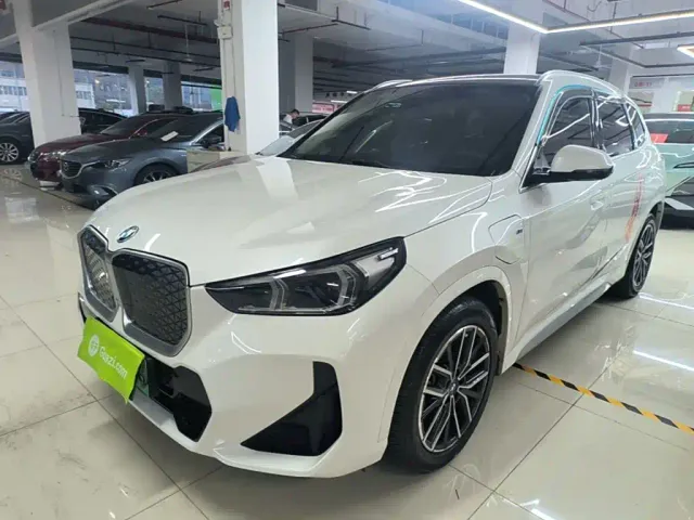 Фотография автомобиля — BMW iX1