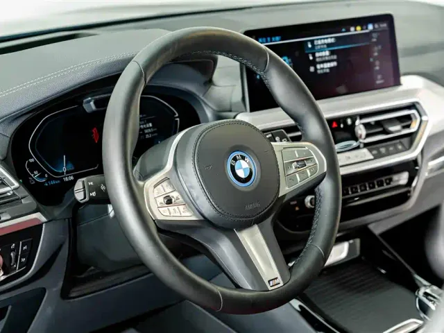 BMW iX3 — Фото автомобиля 12