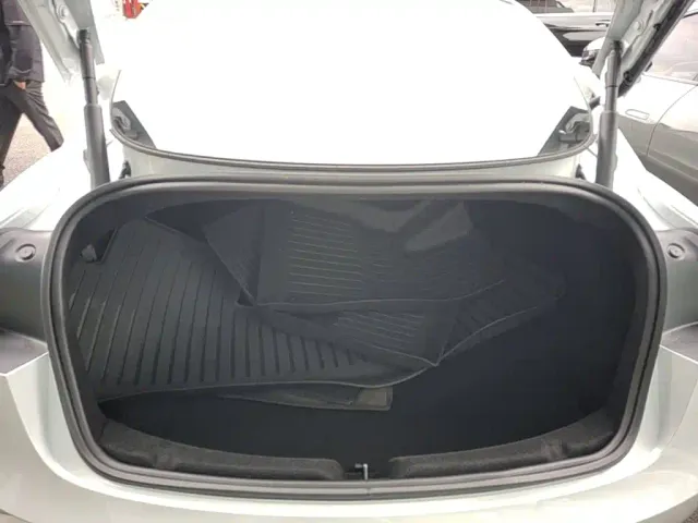 Tesla Model 3 — Фото автомобиля 18