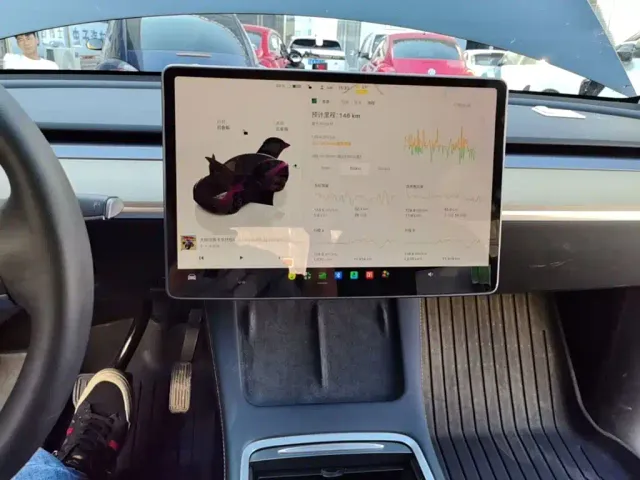Tesla Model Y — Фото автомобиля 12