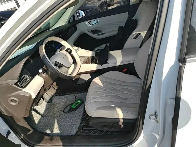Roewe D7 — Фото автомобиля 14
