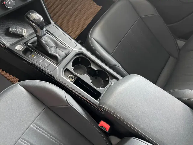 Volkswagen Passat — Фото автомобиля 14
