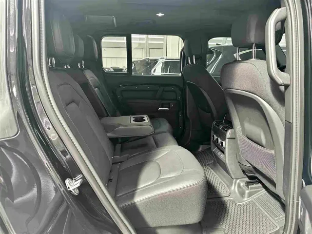 Land Rover Defender — Фото автомобиля 17