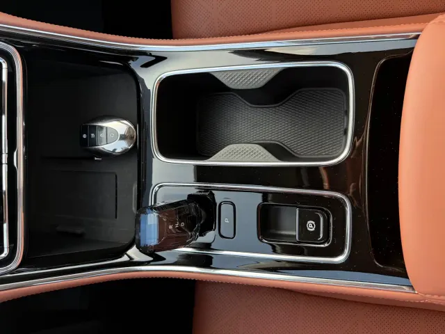 Geely Emgrand — Фото автомобиля 17