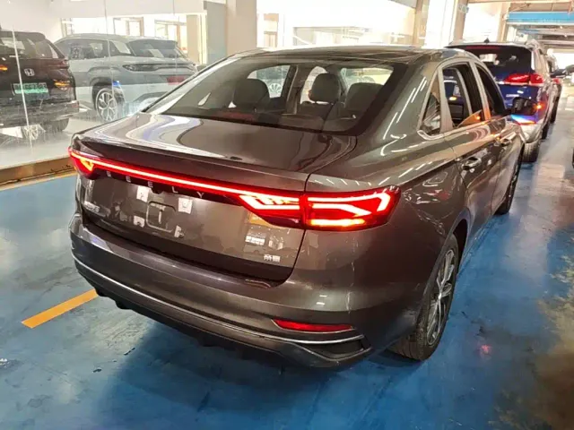 Geely Emgrand — Фото автомобиля 6