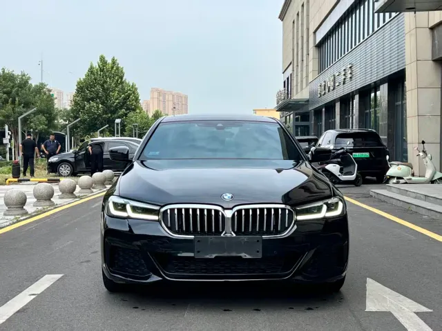 BMW 5 Series — Фото автомобиля 2