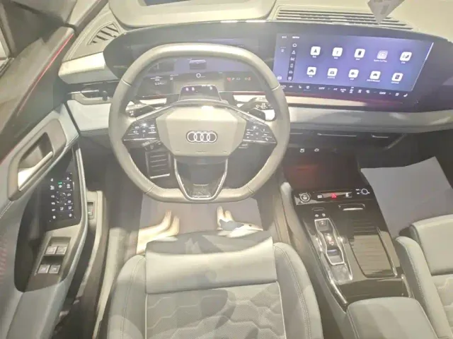 Audi Q6L e-tron — Фото автомобиля 14