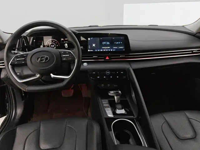 Hyundai Elantra — Фото автомобиля 12