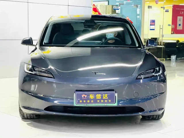 Tesla Model 3 — Фото автомобиля 2