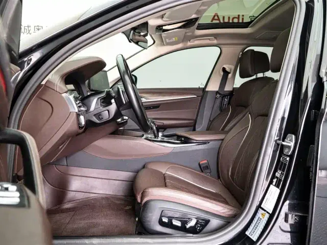 BMW 5 Series — Фото автомобиля 10