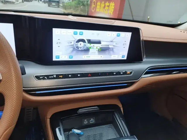Hongqi H9 — Фото автомобиля 12