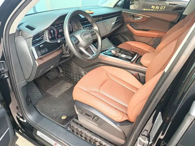 Audi Q7 — Фото автомобиля 10