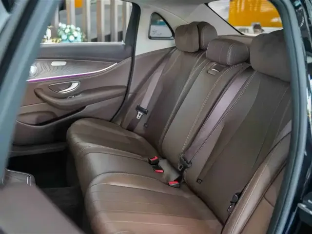 Mercedes-Benz E-Class — Фото автомобиля 10