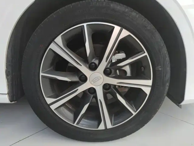 Geely Emgrand — Фото автомобиля 6