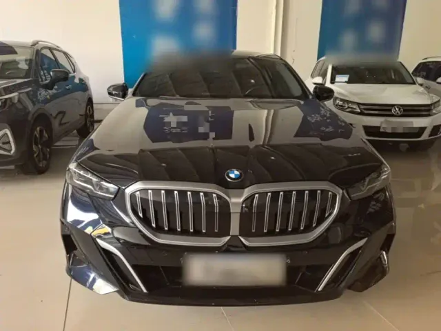 BMW 5 Series — Фото автомобиля 2